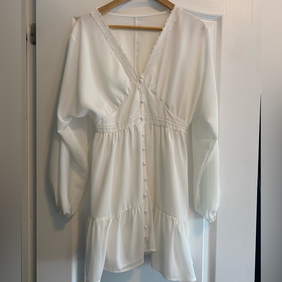 White flow Dress - Picture 1 of 2